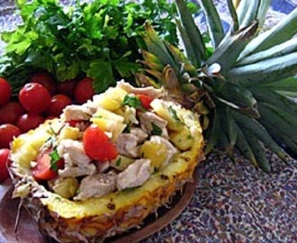 Salada de abacaxi, frango e arroz integral