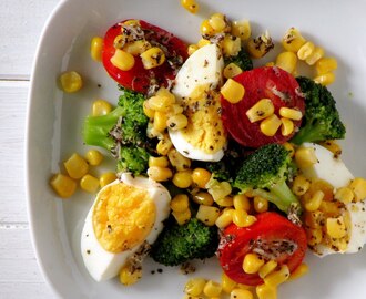 Sałatka z brokułów (z pomidorami, kukurydzą i jajkami)