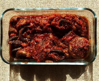 Kuchnia włoska - pieczarki w pomidorach - jak zrobić