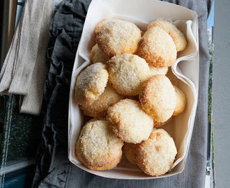 Le ricette senza bilancia: biscotti morbidi al cocco