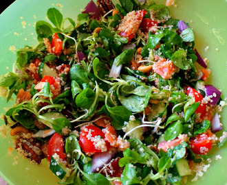 Recept: Zomerse salade met quinoa en zalm