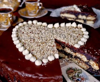 Valentine unbaked poppy cake with walnuts and flax seeds / Valentínska nepečená maková torta s orechami a ľanovými semienkami / Valentine non cuit gâteau au pavot avec des noix et graines de lin