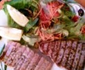 Grillezett tonhal és lazacsteak friss balzsamecetes salátával