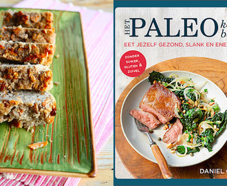 Review Het Paleo Kookboek met een stukje wortelcake