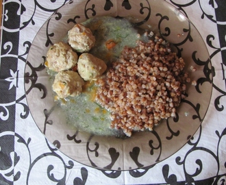 Lekki obiad – pulpeciki z indyka w sosie koperkowym