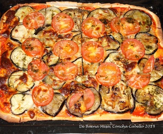 Pizza de Berenjena y Tomate con Aceite de Albahaca
