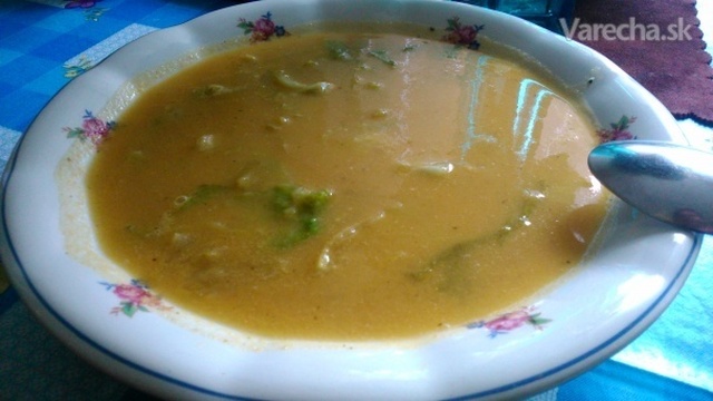 Krémová zeleninová polievka s ľadovým šalátom (fotorecept)