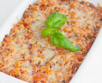 Macaroni-ovenschotel met mozzarella en courgette