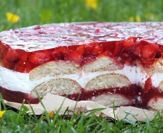 Truskawkowe ciasto na zimno - Przepisy kulinarne - Ciasta i słodkości