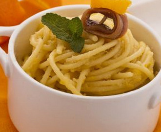 Spaghetti alici, arance e pangrattato