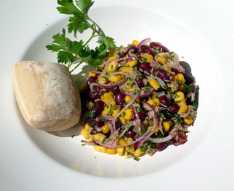 Maissalat mit roten Bohnen und Thunfisch - Corn salad with red beans and thuna fish