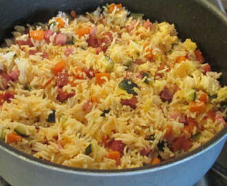 (Oven)schotel met rijst, groente, ham en chorizo