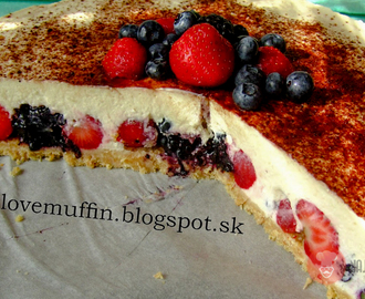Nepečený javorový cheesecake s lesným ovocím