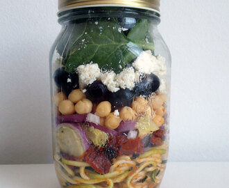 Veggie salad in a jar
