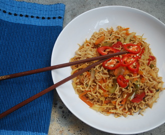 Hakka noodles – indisk-kinesiske nudler med grønnsaker