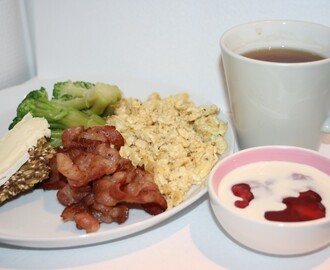 Klassisk frukost med bacon och äggröra! God morgon!