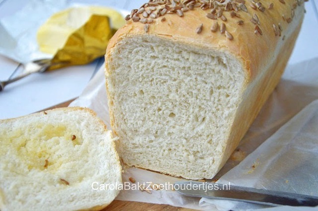 Wit brood bakken