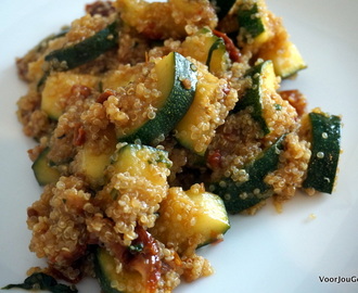 Lunchrecept: Quinoa met courgette en zongedroogde tomaatjes