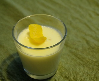 Sitruunainen jälkiruoka kolmesta raaka-aineesta (lemon posset)