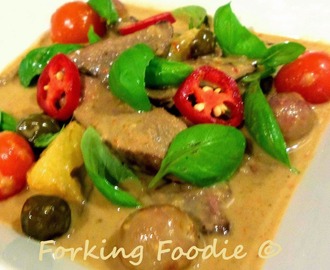Thai Red Duck Curry (Gaeng Phed Pet Yang)