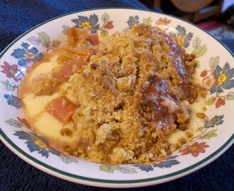 Sherried rhubarb crumble - only for grown ups!