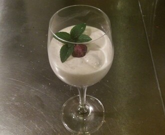 Schnelles Dessert Himbeercreme mit Joghurt