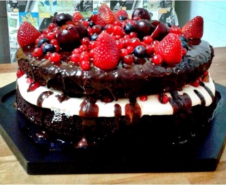 Naked Cake de Chocolate e Frutas Vermelhas