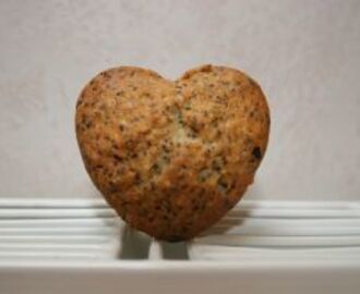 (sticky) lemon and poppy seed Muffin