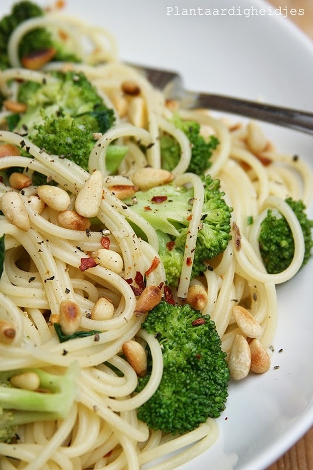 Spaghetti met broccoli en knoflook