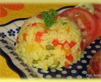 Ryż do obiadu z kurkumą i papryką