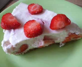 Frisse yoghurttaart met aardbeien