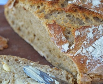 No knead bread gebakken in gietijzeren pan