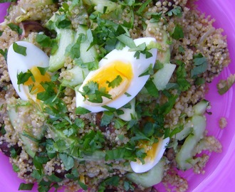 Somrig Quinoa-sallad med Ägg och Avokado