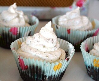 Brownie Cupcakes med Pistagenöts Maräng