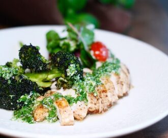 Kycklingfilé med ugnsrostad broccoli & gremolata med parmesan | Catarina Königs matblogg