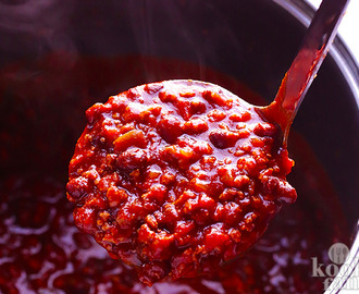 Deze chili con carne bevat maar 5 ingrediënten en staat binnen 20 minuten op tafel!