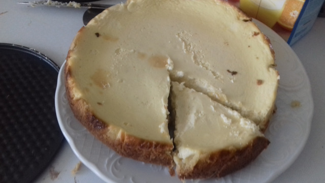 un cheeecake au amande à la vanille et fromage