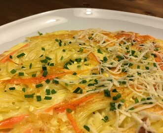 Frühstück mal anders – Spaghetti-Käse-Omelette mit Bergkäse und Pasta von gestern