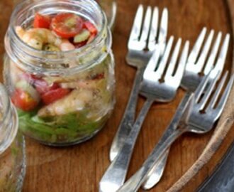 Voorgerecht in-a-jar: Salade van avocado en garnalen