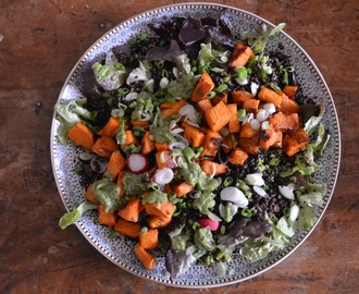 Salade van geroosterde zoete aardappel, quinoa en linzen met avocadodressing – Roasted sweet potato salad with quinoa and lentils and avocado dressing (GF-DF-SF-V)