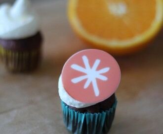 Schokoladen Cupcakes mit Orangen Mascarpone Topping und Kreativfieber Logo