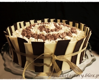 Pasiasty tort śmietankowo-czekoladowy
