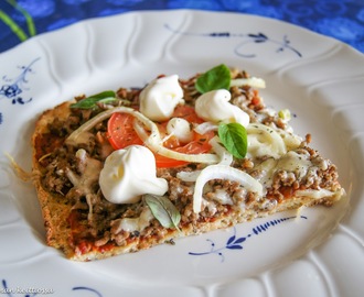 Kukkakaalipizza meksikolaisella jauhelihatäytteellä