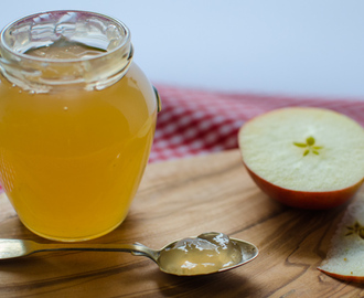 Apfelgelee mit Vanille und Zimt – Apple Jelly with Vanilla and Cinnamon