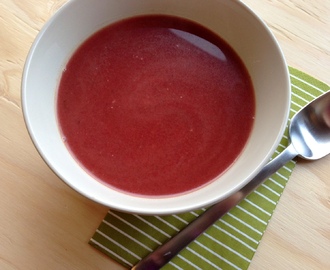 Rode bietensoep met mierikswortel yoghurt