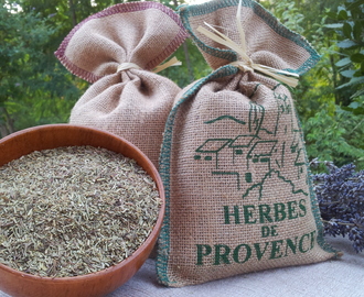 Ervas de Provence é uma mistura perfumada de ervas secas típicas da culinária do sul da França.