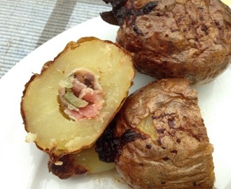 Aardappelen gevuld met salie, ontbijtspek en ansjovis