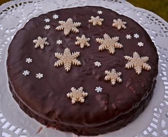 Sacher torta karácsonyi díszben