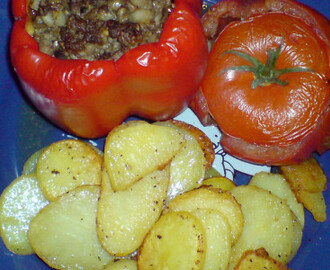 gevulde paprika en tomaat