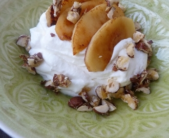 Kleiner Küchenunfall mit genialer Folge: Apfel-Mascarpone-Dessert mit Nusskaramell